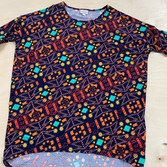 Lularoe Irma Blouse Size Medium (CT) - Picture 1 of 7